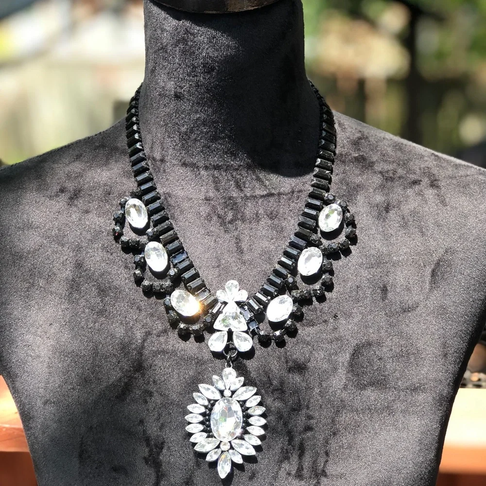 Black Rhinestone Chunky Costume Necklace - Picture 6 of 7